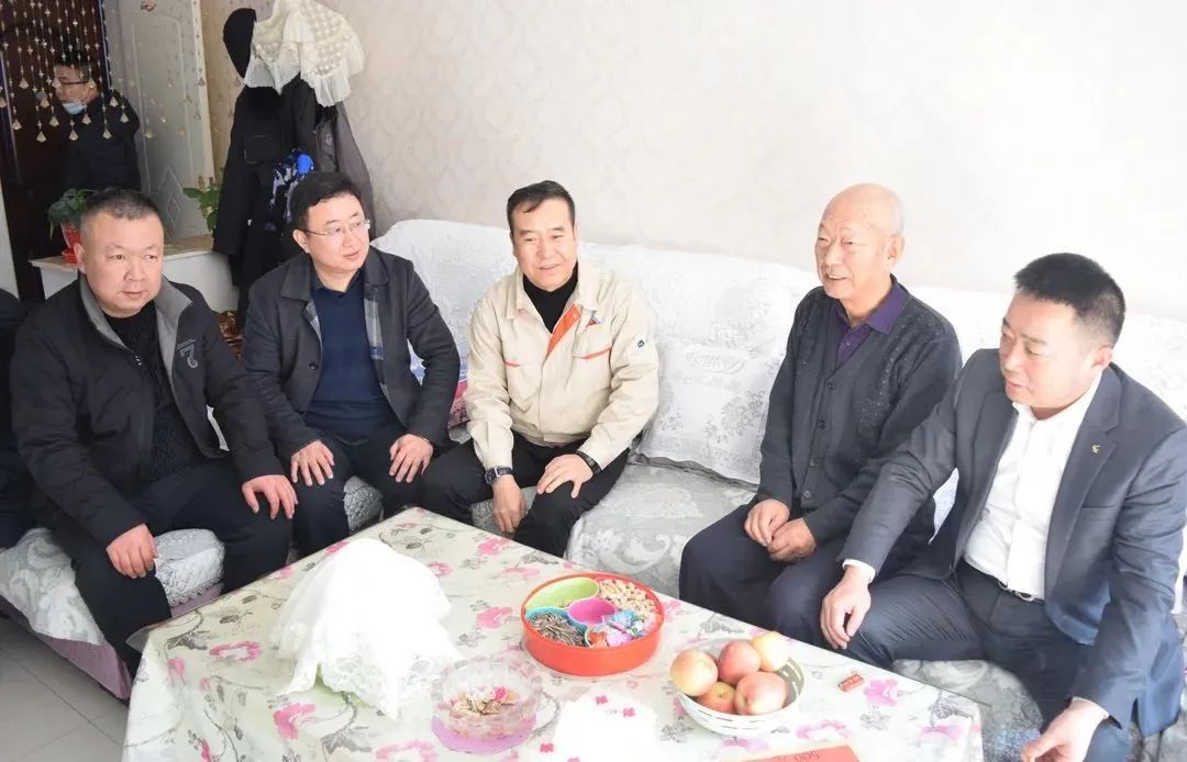 節(jié)前慰問送溫暖,集團關(guān)懷暖人心