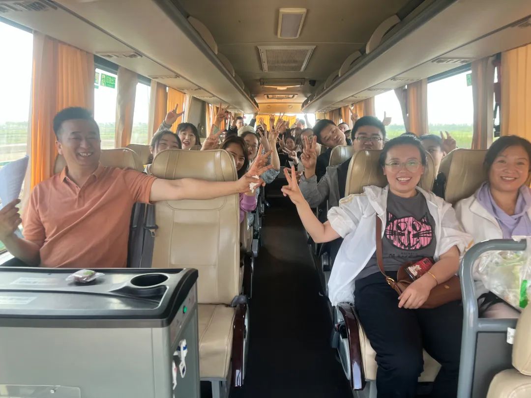 吉元集團(tuán)組織內(nèi)部人才庫“熔煉團(tuán)隊(duì) 突破自我”戶外拓展活動(dòng)